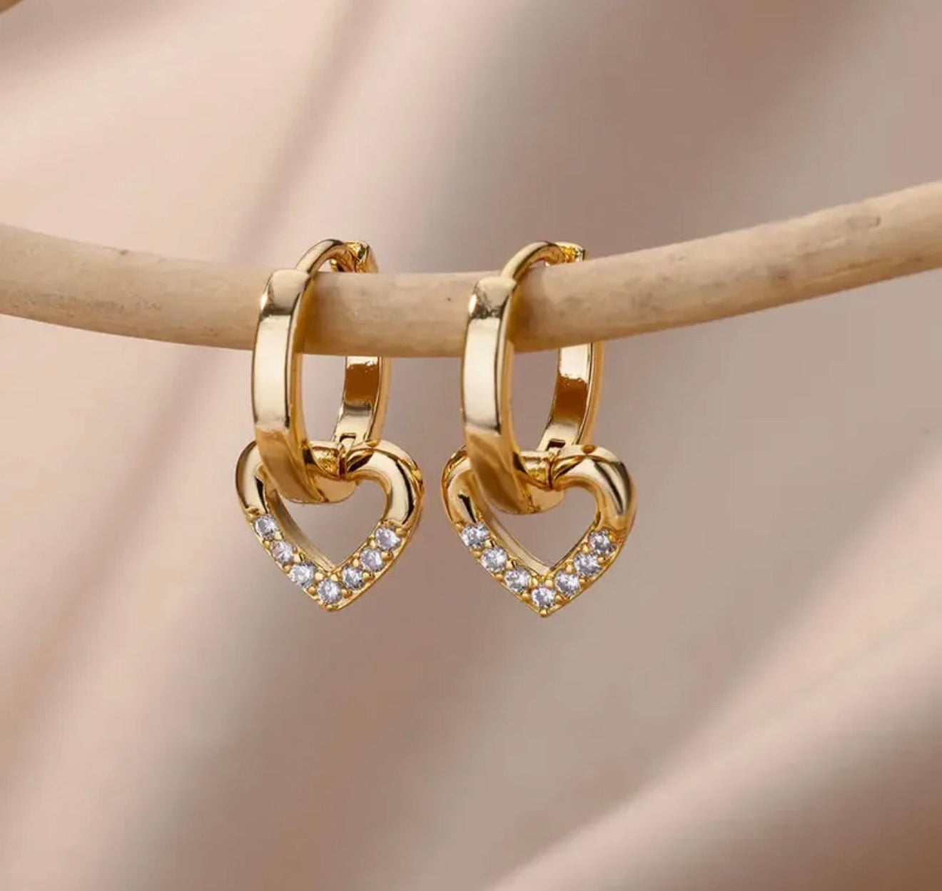 Amour Sparkle Heart Huggies