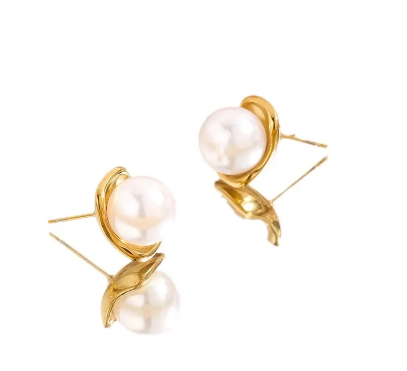 Luna Pearl Stud Earrings